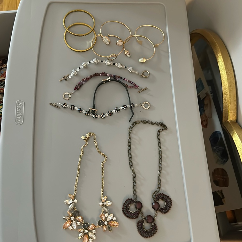 Necklace and bracelet lot